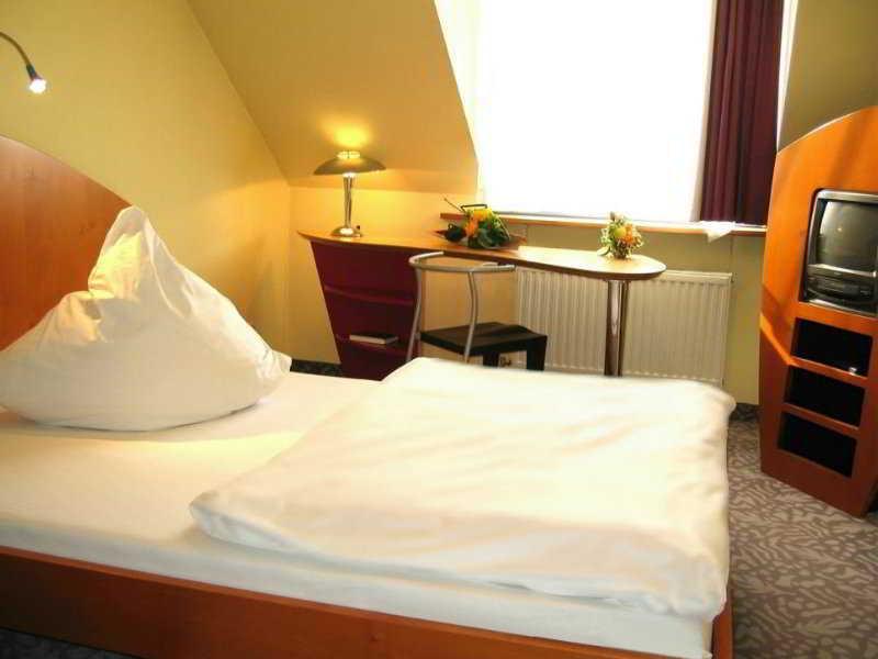 Mainstreet Hotel Дитценбах Экстерьер фото