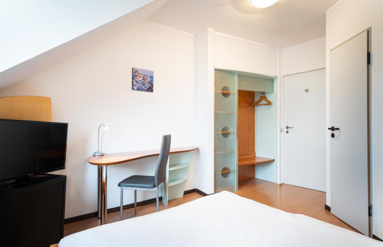 Mainstreet Hotel Дитценбах Экстерьер фото