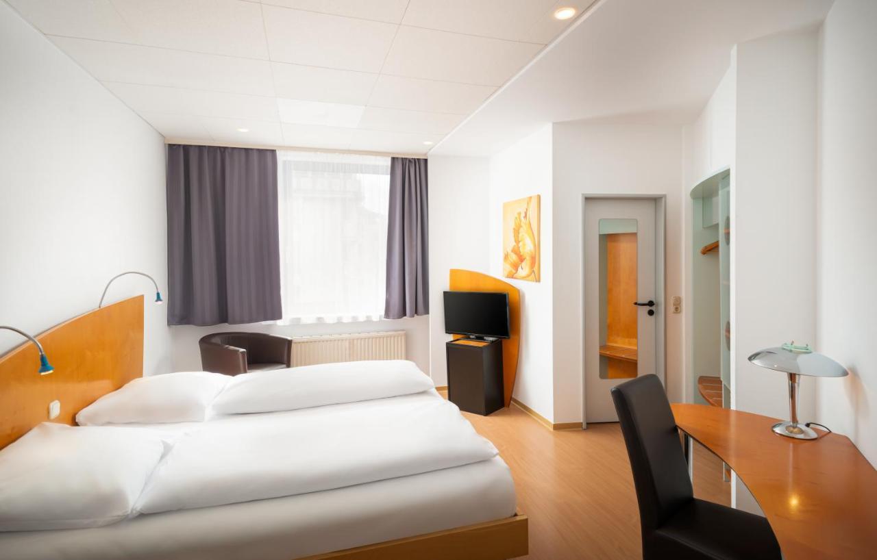 Mainstreet Hotel Дитценбах Экстерьер фото