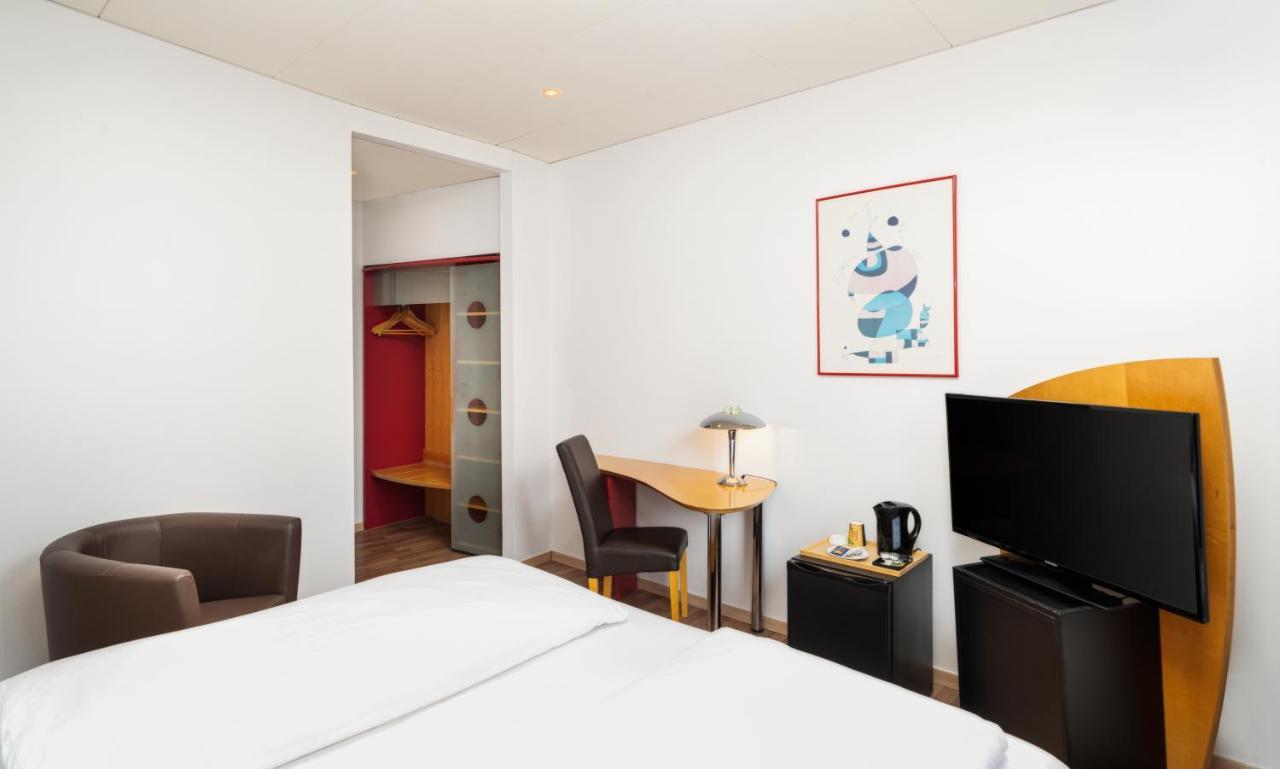 Mainstreet Hotel Дитценбах Экстерьер фото