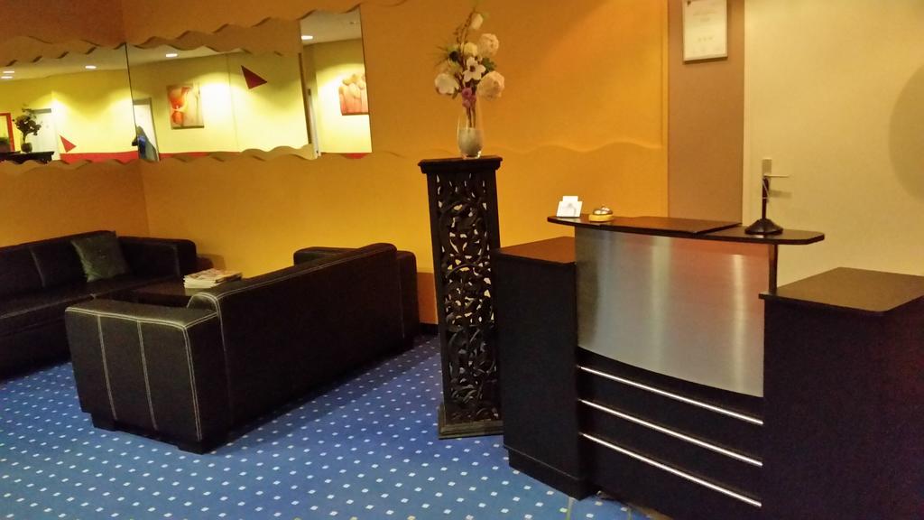 Mainstreet Hotel Дитценбах Экстерьер фото